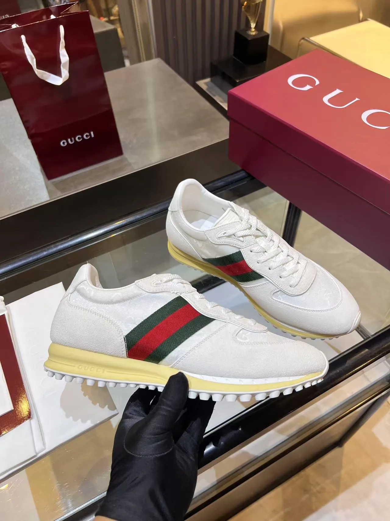 [G Home] P: 660💰 Men's Size: 40-44 (45 customized) Gucci Gucci Top version Latest catwalk style Re-Motion series Thick-soled casual sneakers Original purchase development and production This sneaker has a detachable and adjustable ankle strap, adding a dynamic item to the 2025 spring and summer series. The light and flexible outsole has been specially treated and is filled with a strong retro style. Exquisitely packaged at the delivery counter🛍📦 ▪️Fabric: Original customized imported first-layer cowhide ▪️Inner lining: Original customized breathable mesh ▪️Sole: Original molded TPU material ▪️Sole thickness: 3.5CM